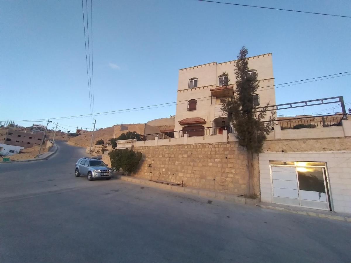 Petra Inn House Wadi Musa Bagian luar foto